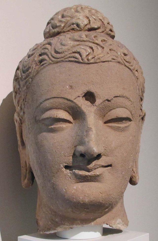 Gandhara,_testa_di_buddha,_a_monastero_di_shahbaz-garhi,_III_sec.jpg