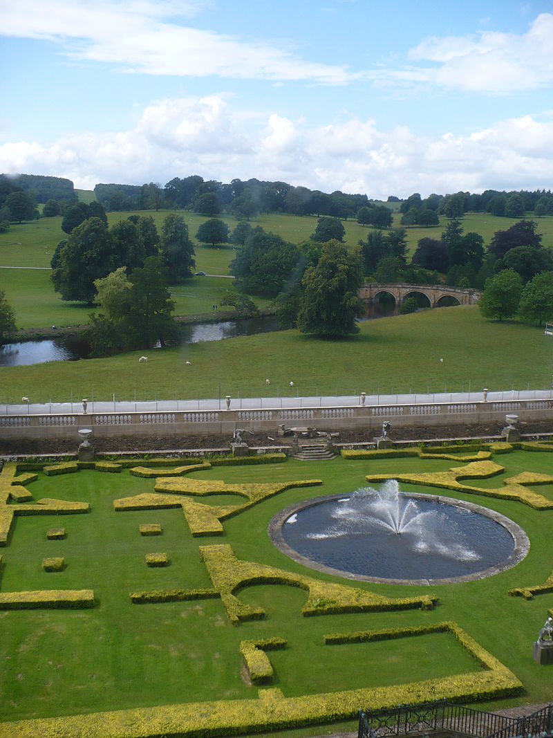 Garden_and_Bridge_-_Chatsworth_House_-_geograph.org.uk_-_1712722.jpg