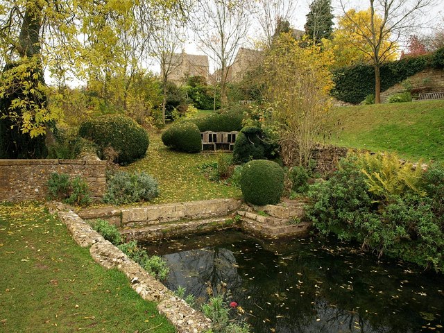 Gardens,_Snowhill_Manor_-_geograph.org.uk_-_1567055.jpg