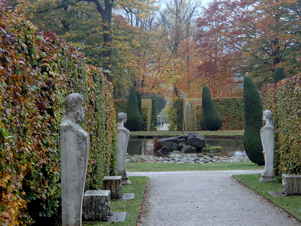 Gardens_at_Chatsworth_(geograph_3193858).jpg