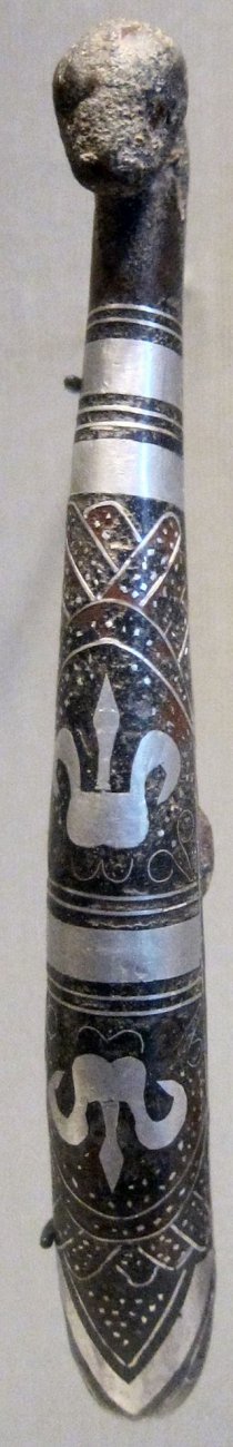 Garment_hook_with_geometric_and_snakehead_Warring_States_period.jpg