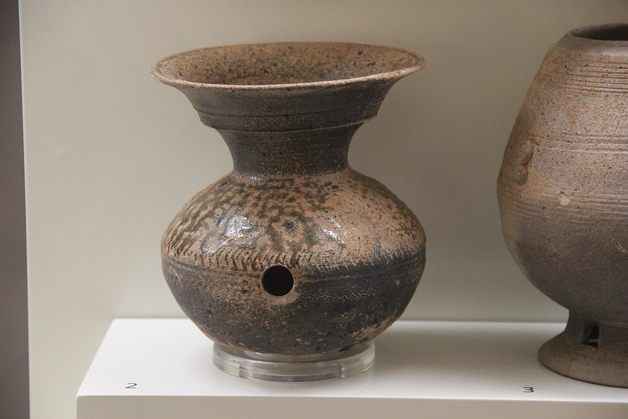 Gaya_Confederacy_Pottery_(17377320423).jpg