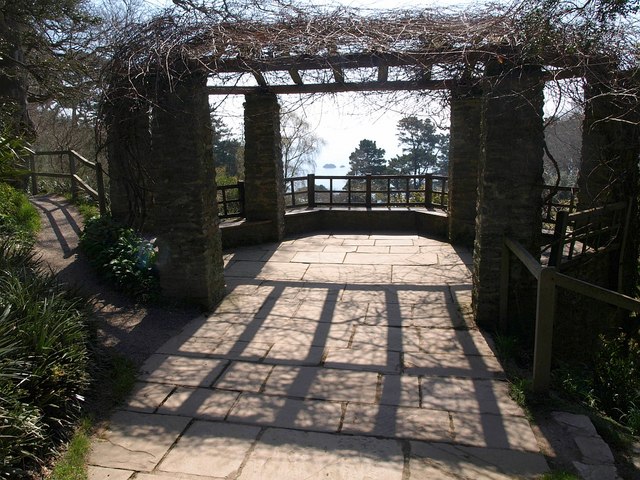 Gazebo,_Coleton_Fishacre_-_geograph.org.uk_-_1816904.jpg
