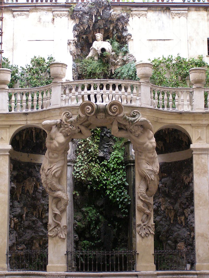 Genova_Palazzo_Podesta_dziedziniec.jpg