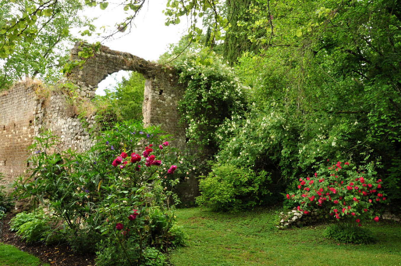 Giardino di Ninfa (Doganella) Italпy 1535075608(www.brodyaga.com).jpg