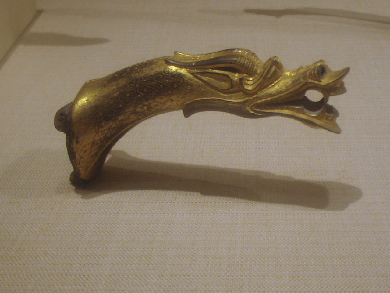 Gilded_Bronze_Handle_of_a_Dragon,_Eastern_Han.JPG