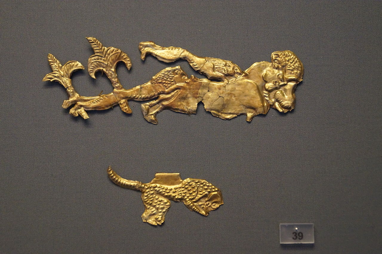 Gold_Objects_from_Grave_III_(Grave_Circle_A)_2.JPG