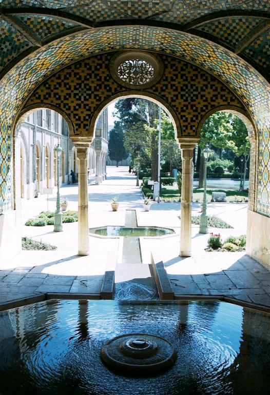 Golestan_-_Negar_Khane_fountain.jpg