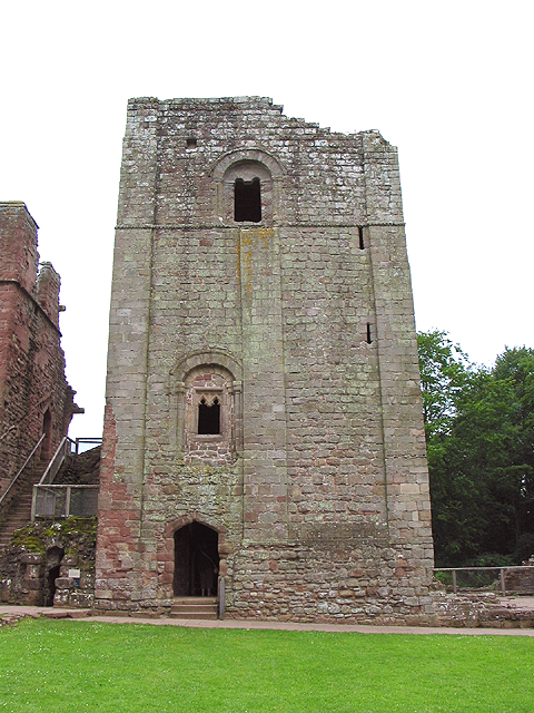 Goodrich_Castle_keep1.jpg