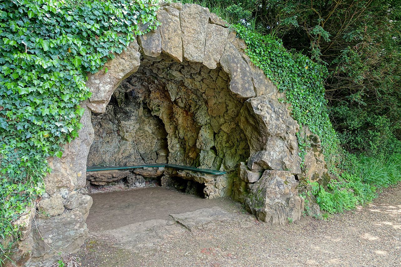 Grotto_-_Bowood_-_Wiltshire,_England_-_DSC00570.jpg