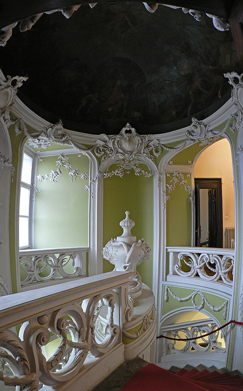 Gruber_Manor._staircase.jpg