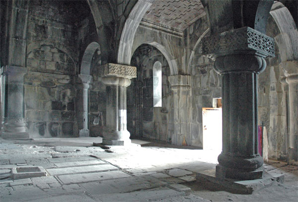 Haghpat_Surb_Nshan_gavit_1.jpg