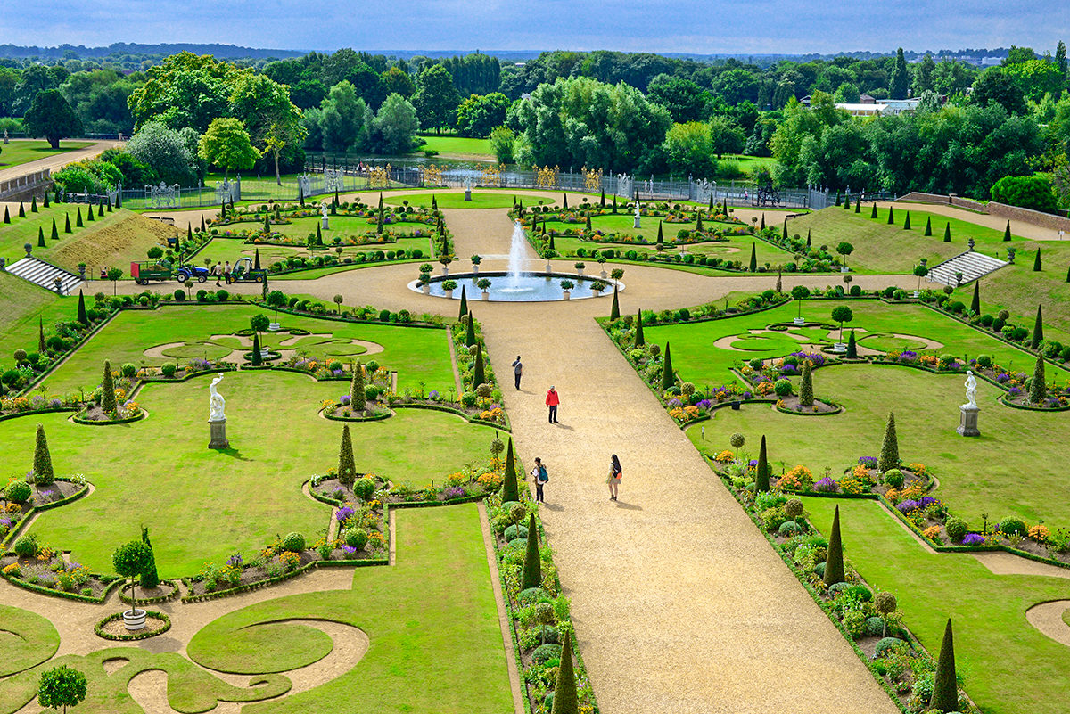 Hampton-Court-Palace.jpg