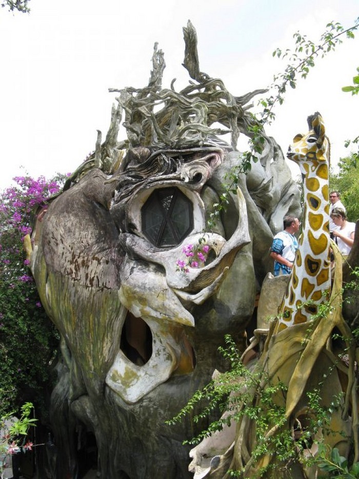 Hang-Nga-Crazy-House-Dalat1.jpg