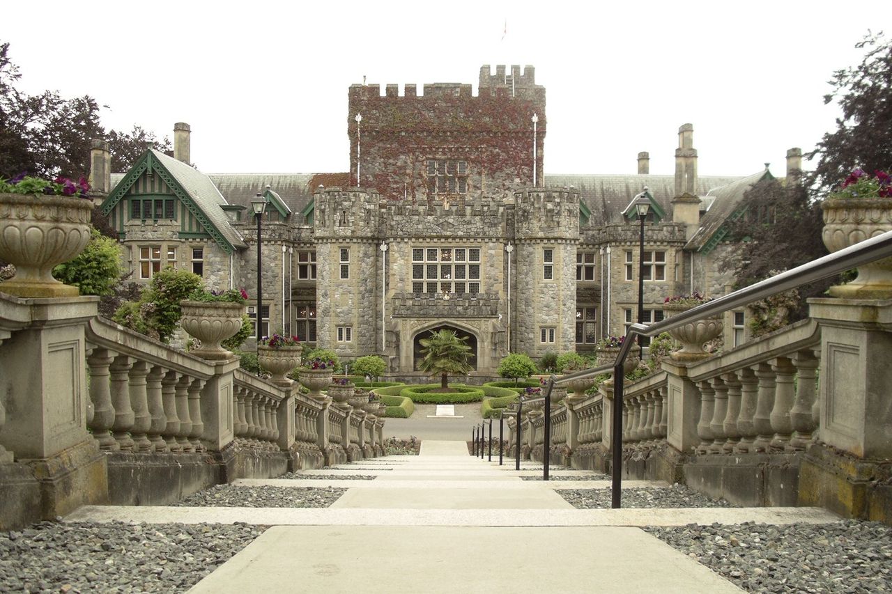 Hatley_Castle м.jpg