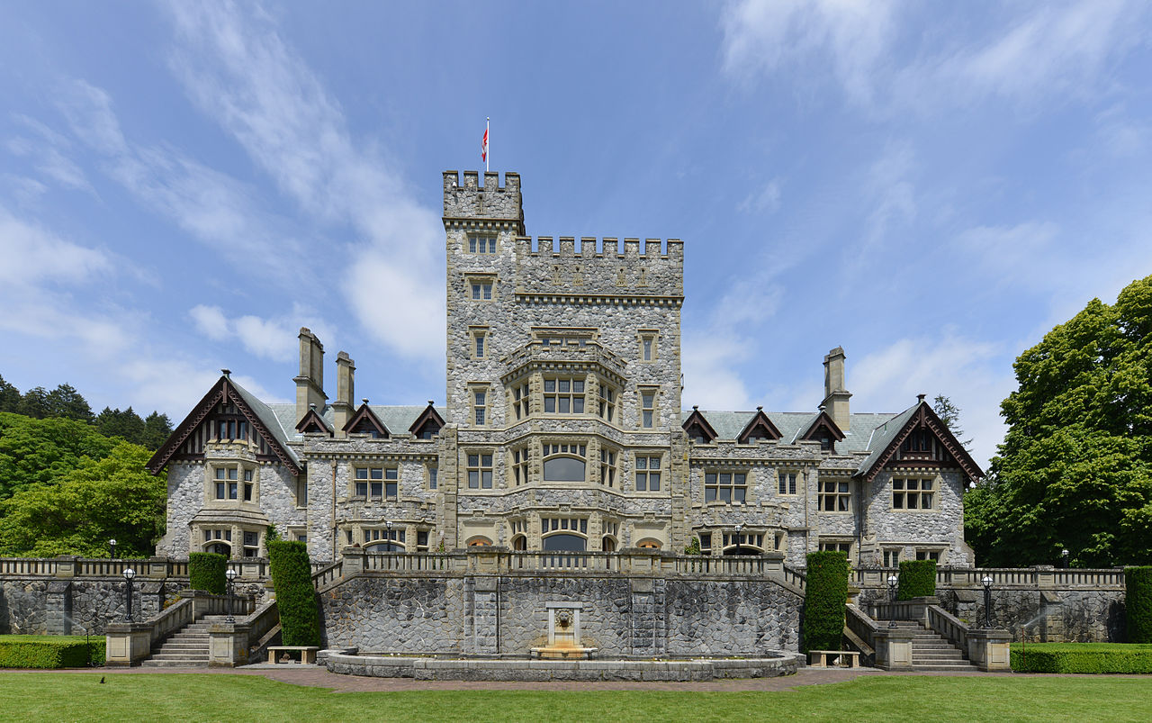 Hatley_Castle,_garden_side.jpg