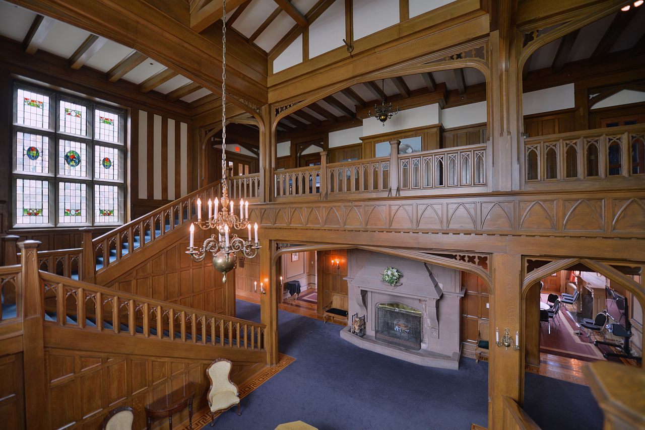 Hatley_Castle,_Main_Hall.jpg