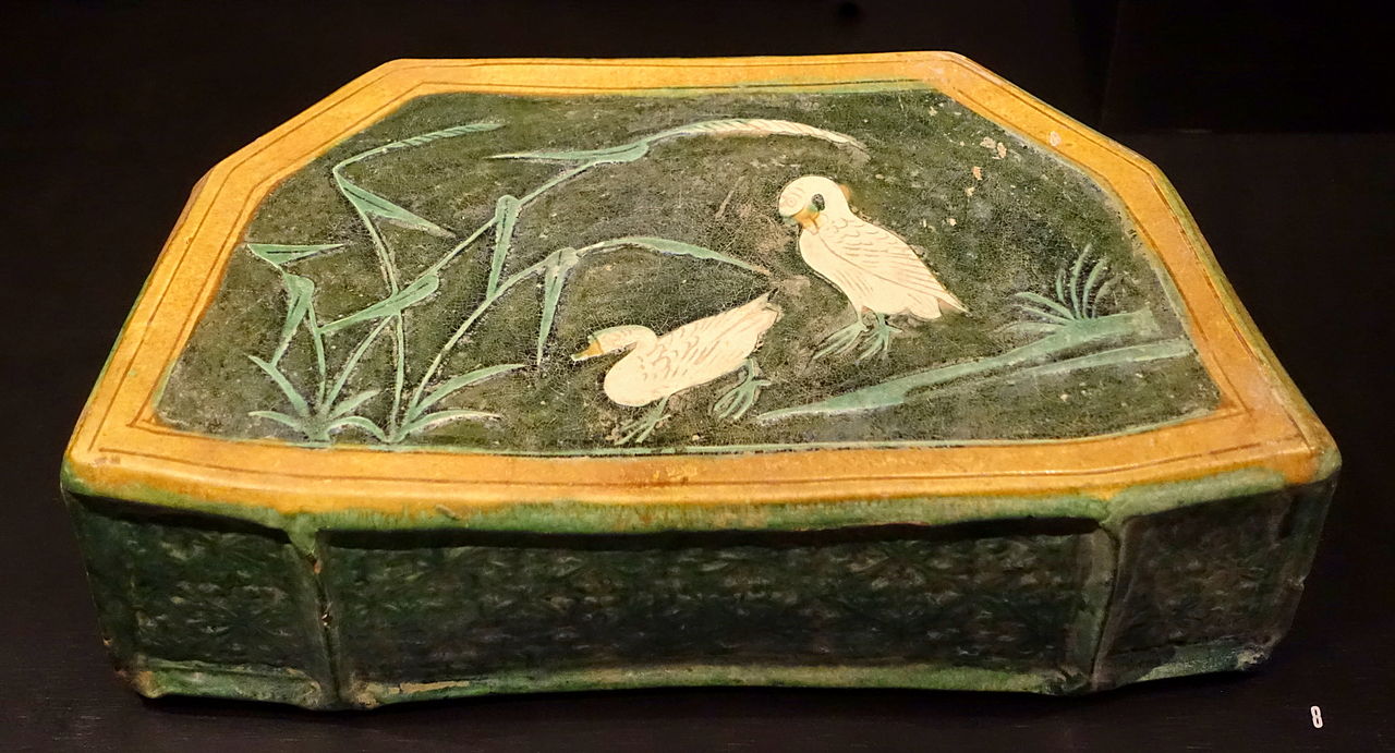 Head-rest,_China,_Song_or_Liao_dynasty,.JPG