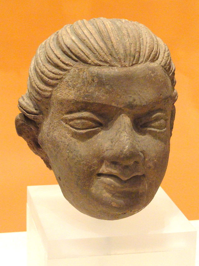 Head_of_a_child,_Gandhara,_Pakistan,_Kushan_Period,_3rd-5th_.JPG