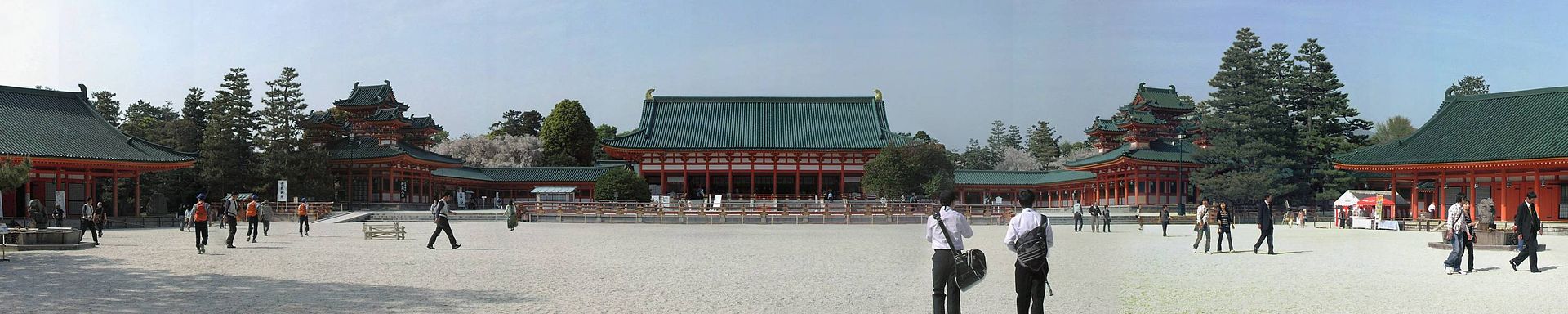 Heian-jingu_panoramic_view_23046125_63be7615e3_o.jpg