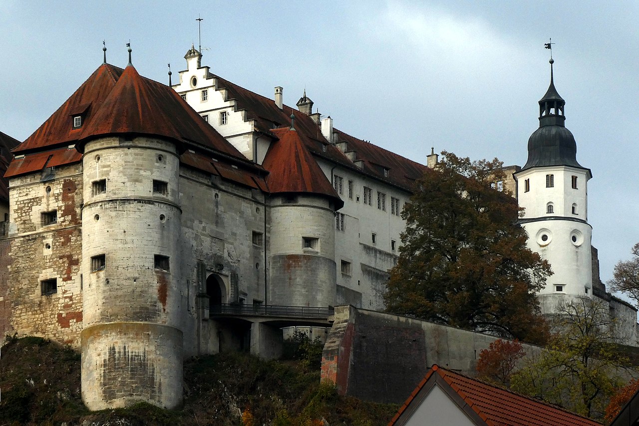Heidenheim_a_d_Brenz,_Schloss_Hellenstein_v_NO,_1.jpeg