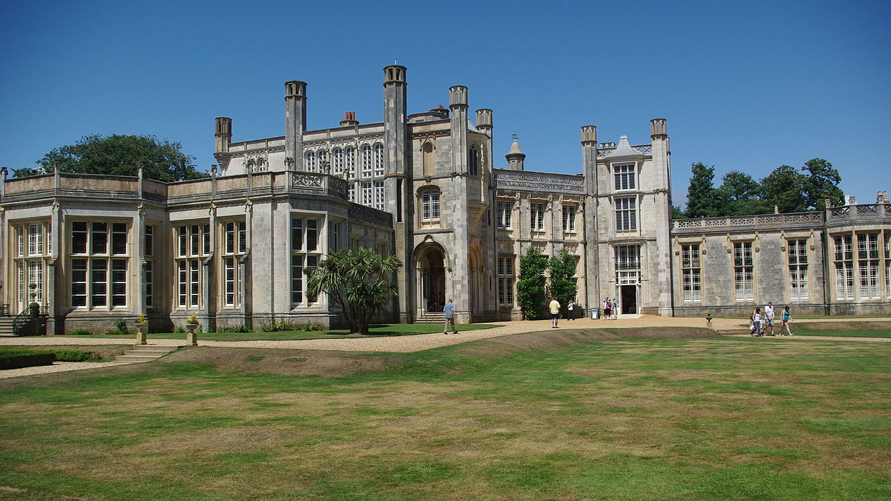 Highcliffe_Castle_-_geograph.org.uk_-_1761262.jpg