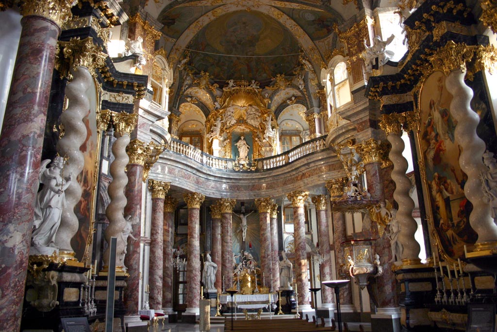 Hofkirche_Wuerzburg.jpg