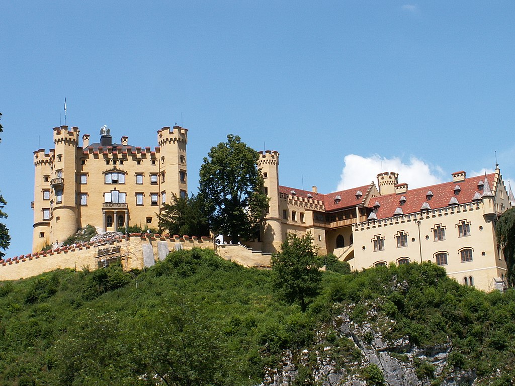Hohenschwangau_(3383608894).jpg