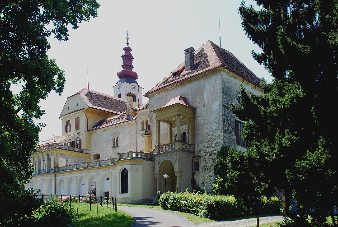 Hollenegg_Schloss_Ostseite.jpg