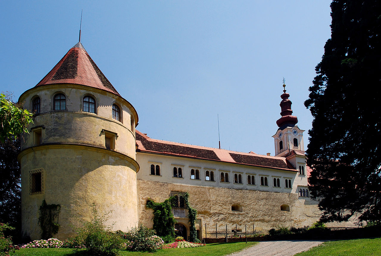 Hollenegg_Schloss_Westseite.jpg
