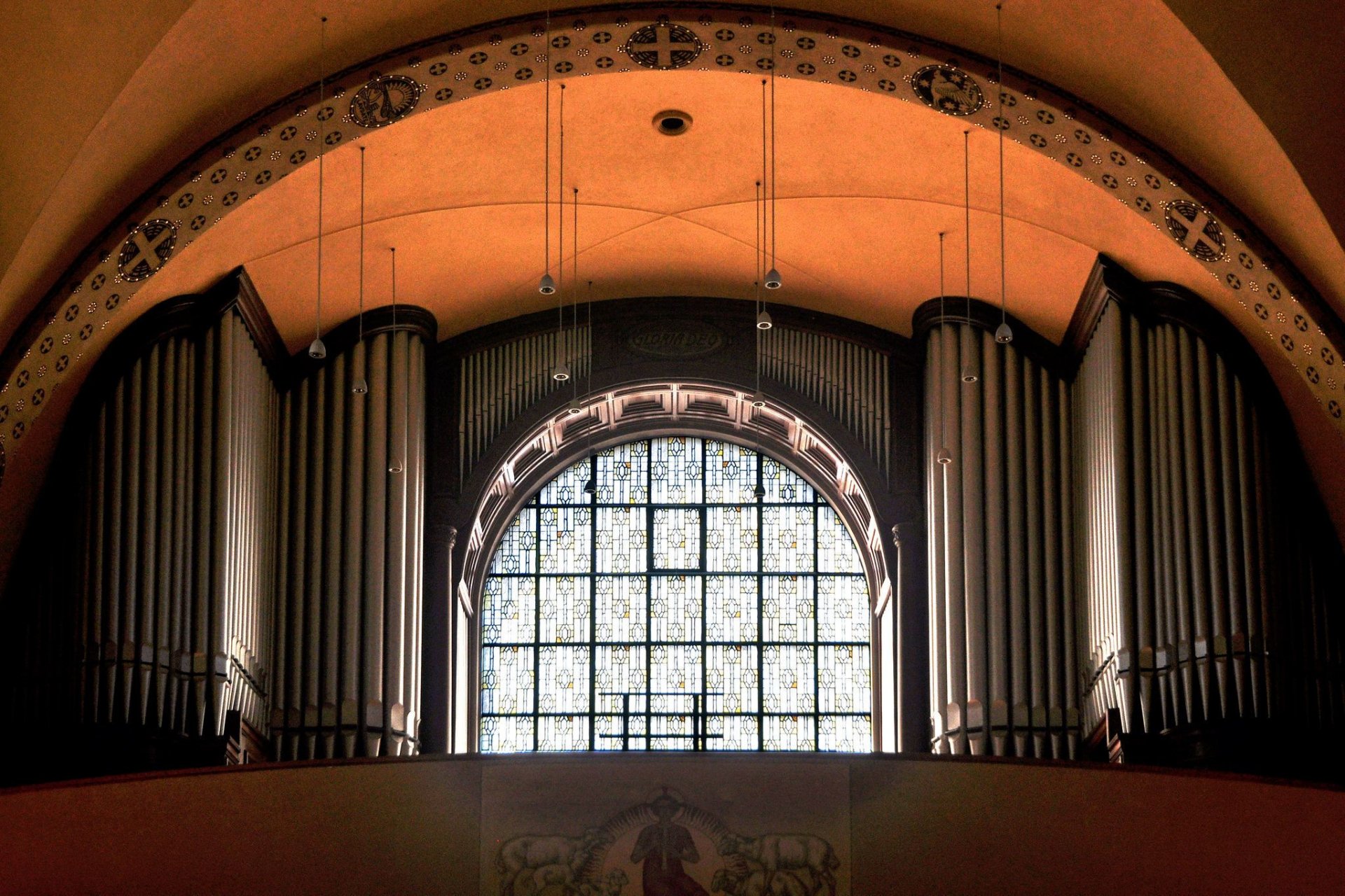Hottingen_-_Katholische_Kirche_St._Antonius_-_Innenansicht_2011-08-19_14-22-06_ShiftN_heller.jpg