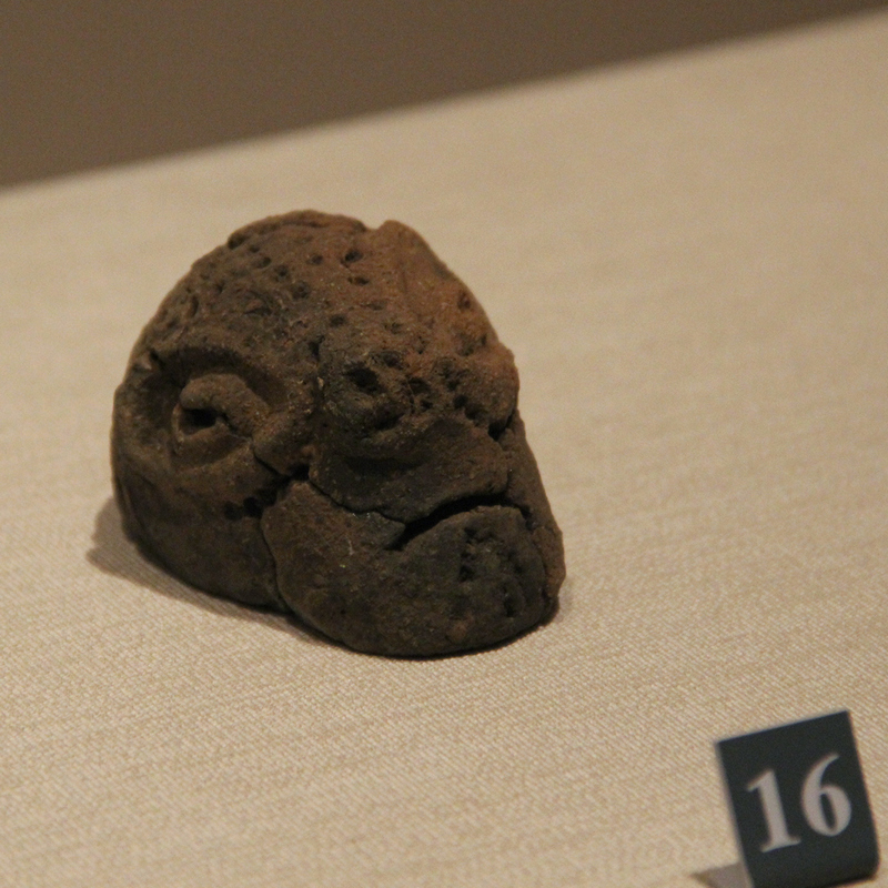 Houli_Culture_Pottery_Head.Shandong_Provincial_Museum,_Jinan.jpg