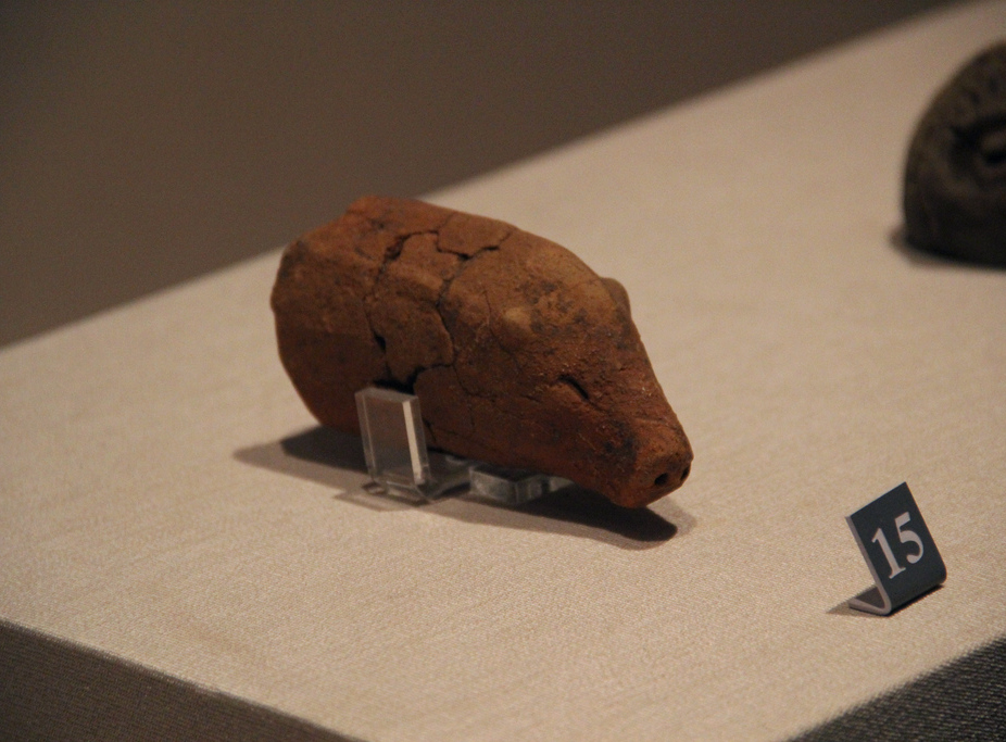 Houli_Culture_Pottery_Pig.Shandong_Provincial_Museum.jpg