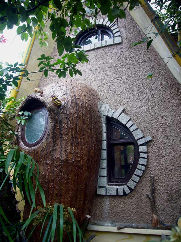 House-bees-in-a-crazy-house-in-Dalat.jpg