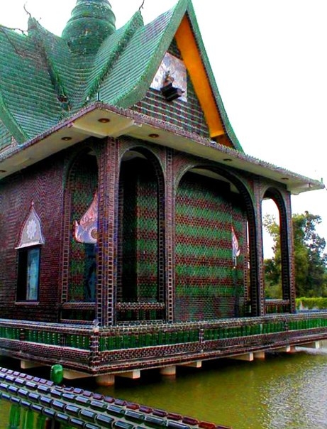 Hram-Vat-Lan-Kuad-Hram-milliona-butylok--Tailand.jpg