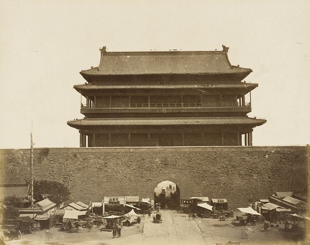 Imperial_Building_behind_High_Wall_LACMA_M.83.302.40.jpg