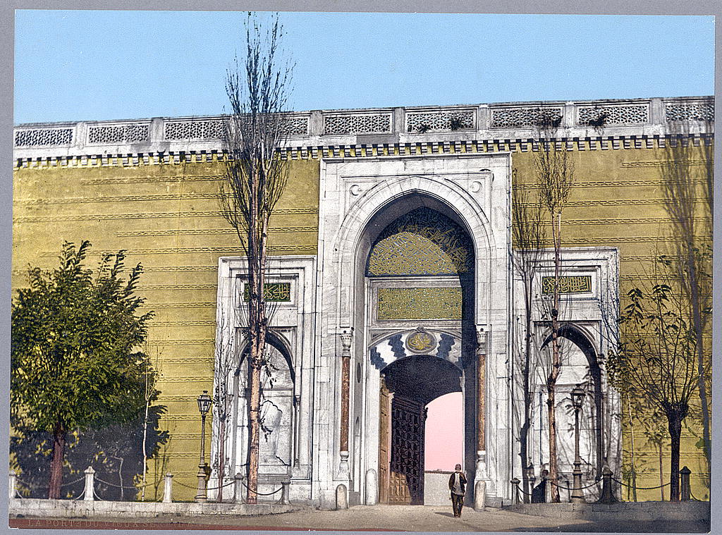 Imperial_gate_Topkapi_Palace_Istanbul.jpg
