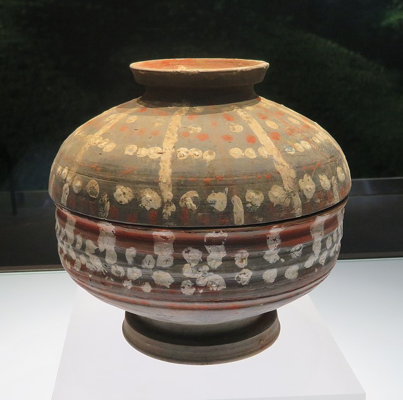 Inner_Mongolia_Museum_Qin_dynasty_colour-painted_pottery_vessel.jpg
