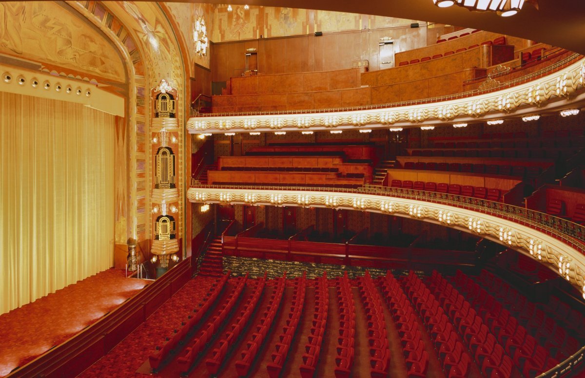 Interieur,_de_filmzaal_met_balkons_-_Amsterdam_-_20356832_-_RCE.jpg