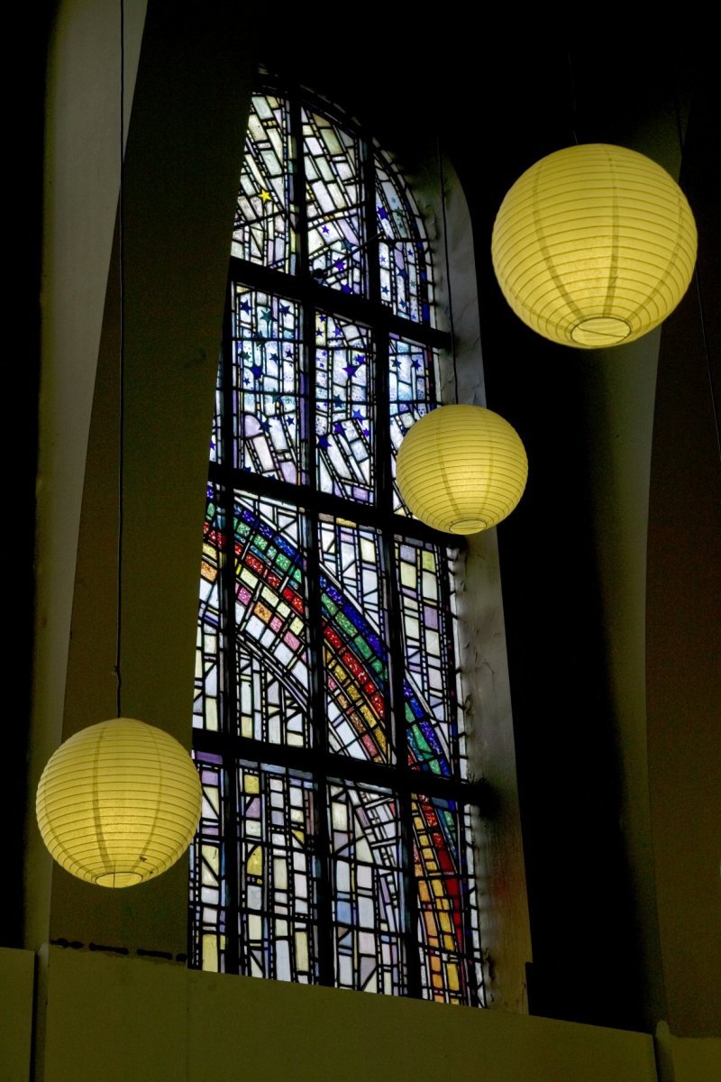 Interieur,_glas-in-lood_venster_in_voormalige_kapel_-_Rotterdam_-_20409741_-_RCE.jpg