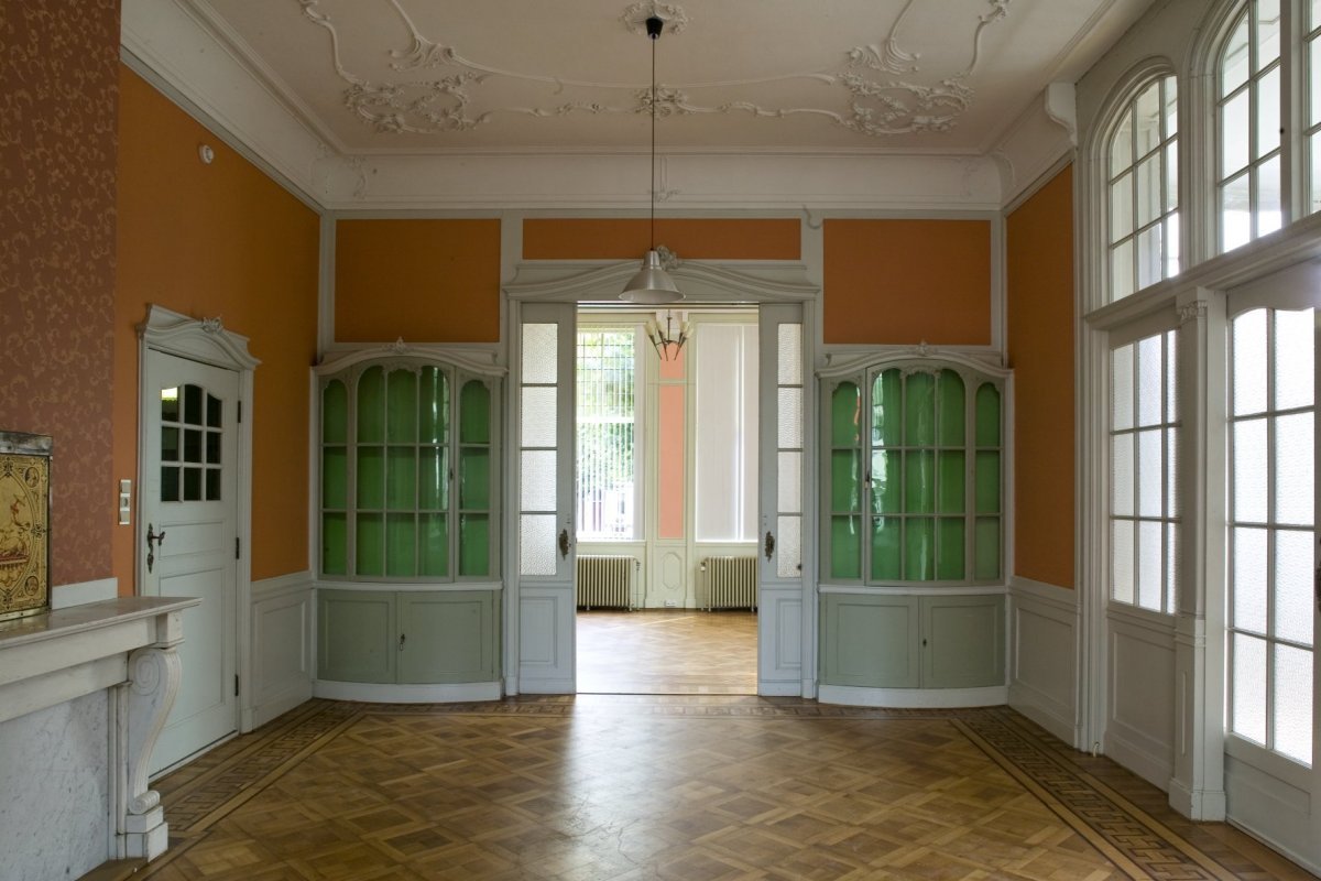 Interieur_villa,_overzicht_van_de_rechter_achterkamer_-_Rotterdam_-_20409767_-_RCE.jpg