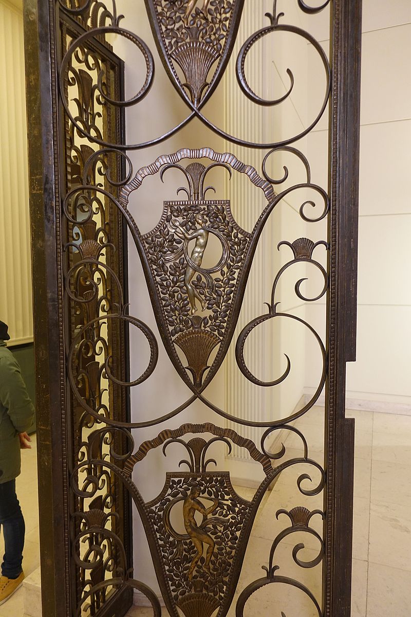 Interior_of_Casa_de_Serralves_(12).jpg