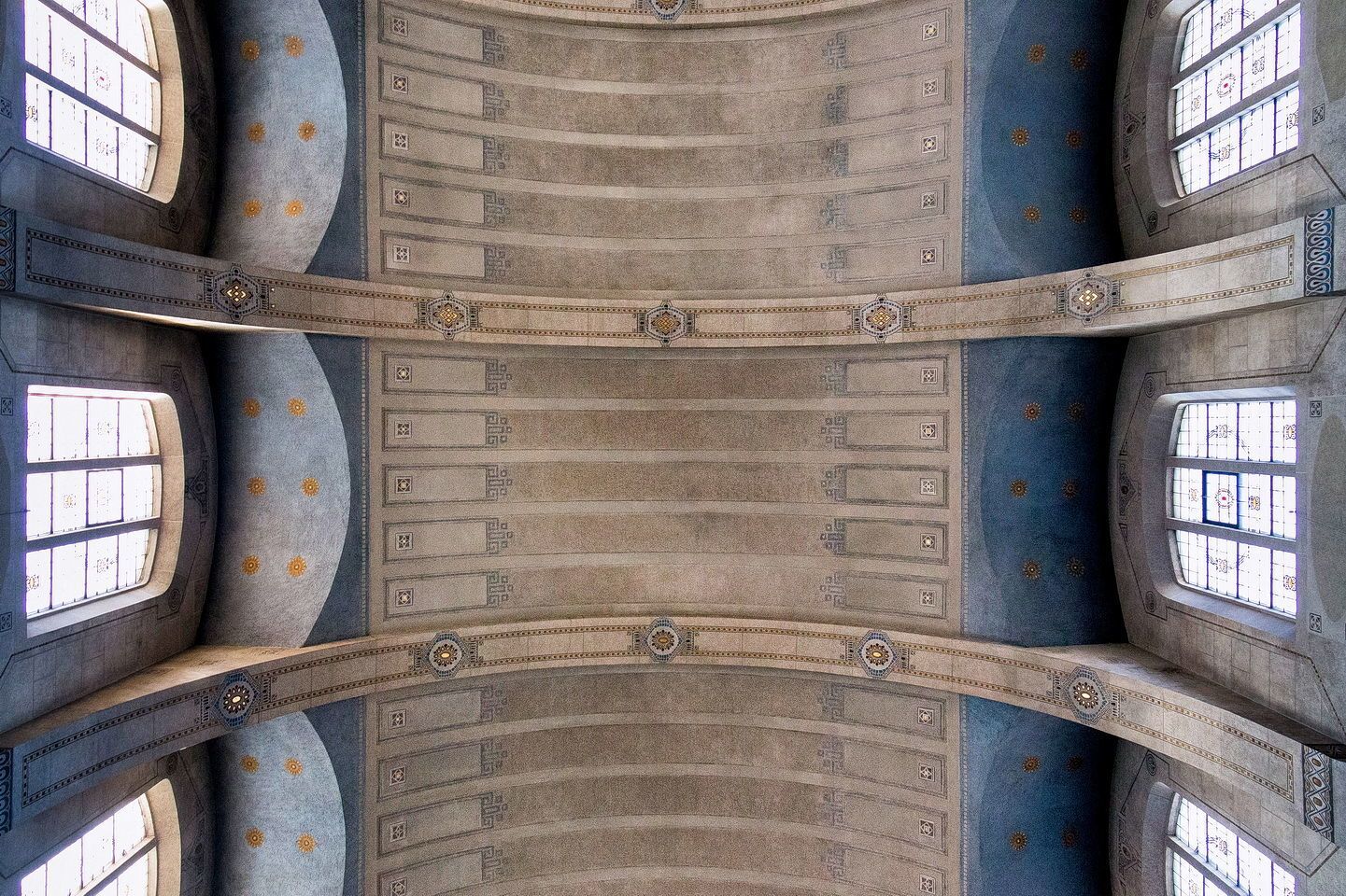 Interior_of_St._Georg_(Hockenheim)_17.jpg