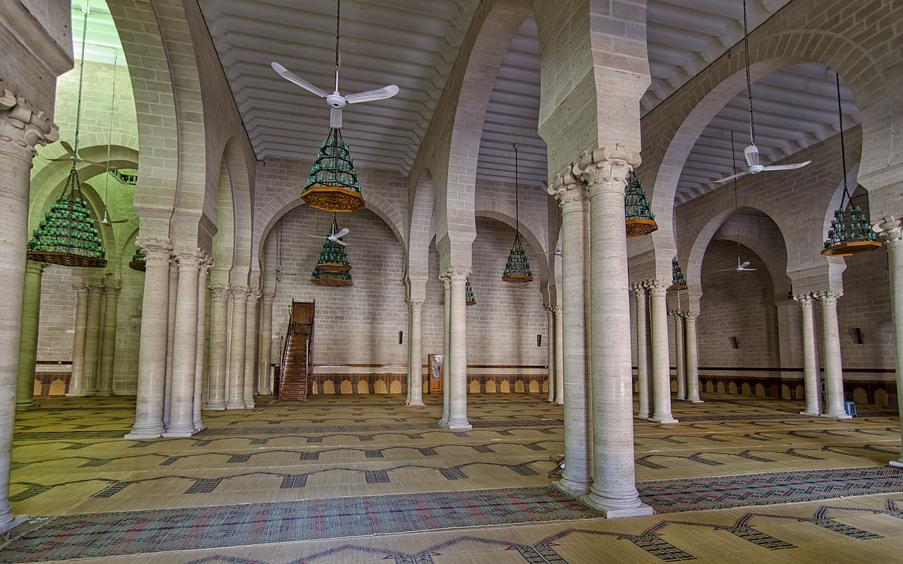 Internal_view_of_the_Great_Mosque_of_Mahdia.jpg
