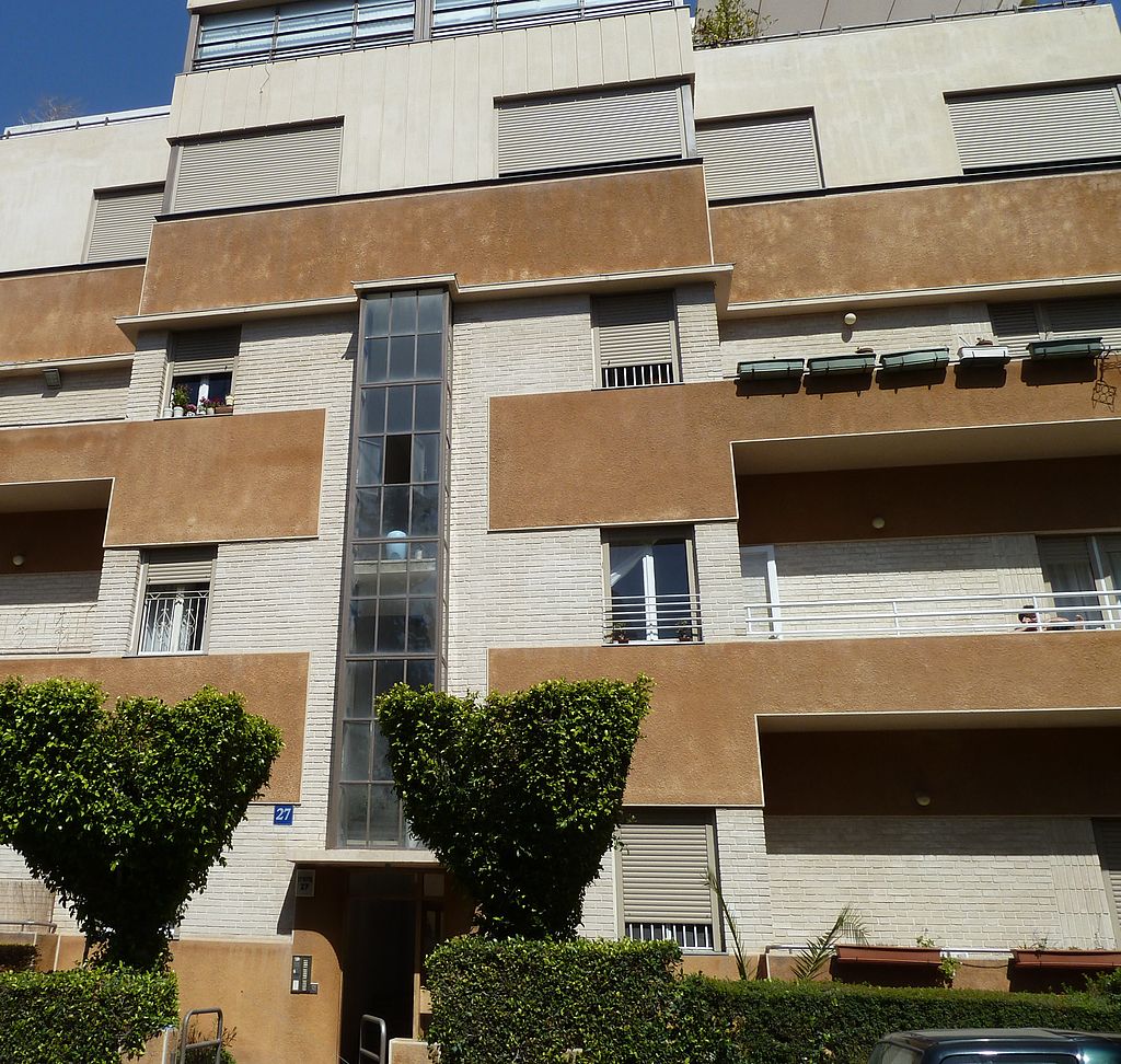 International_style_buildings_P1130341.JPG