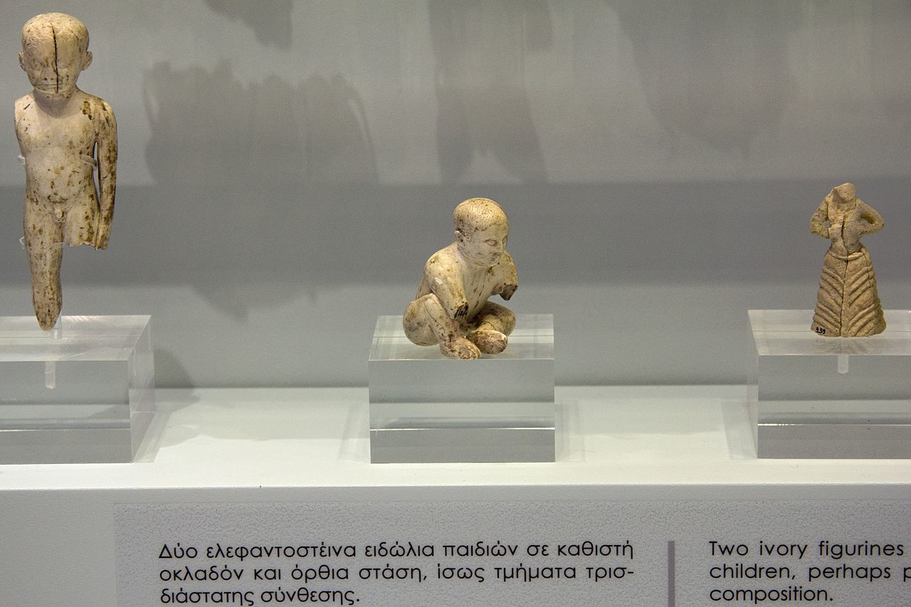 Ivory_figurines,_children,_Palaikastro,_1600-1450_BC,_AMH,_145093.jpg