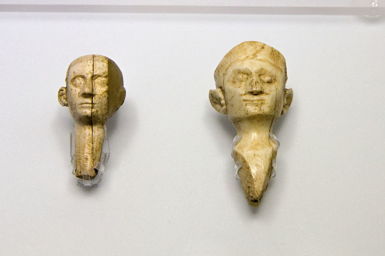 Ivory_heads_of_figurines,_Crete,_1600-1450_BC,_AMH,_145086.jpg