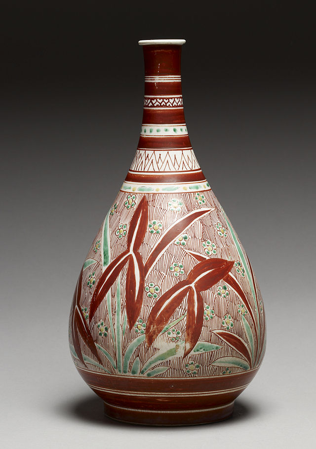 Japanese_-_Bottle_with_Omodaka_Plant_-_Walters_491989_-_Side_B.jpg