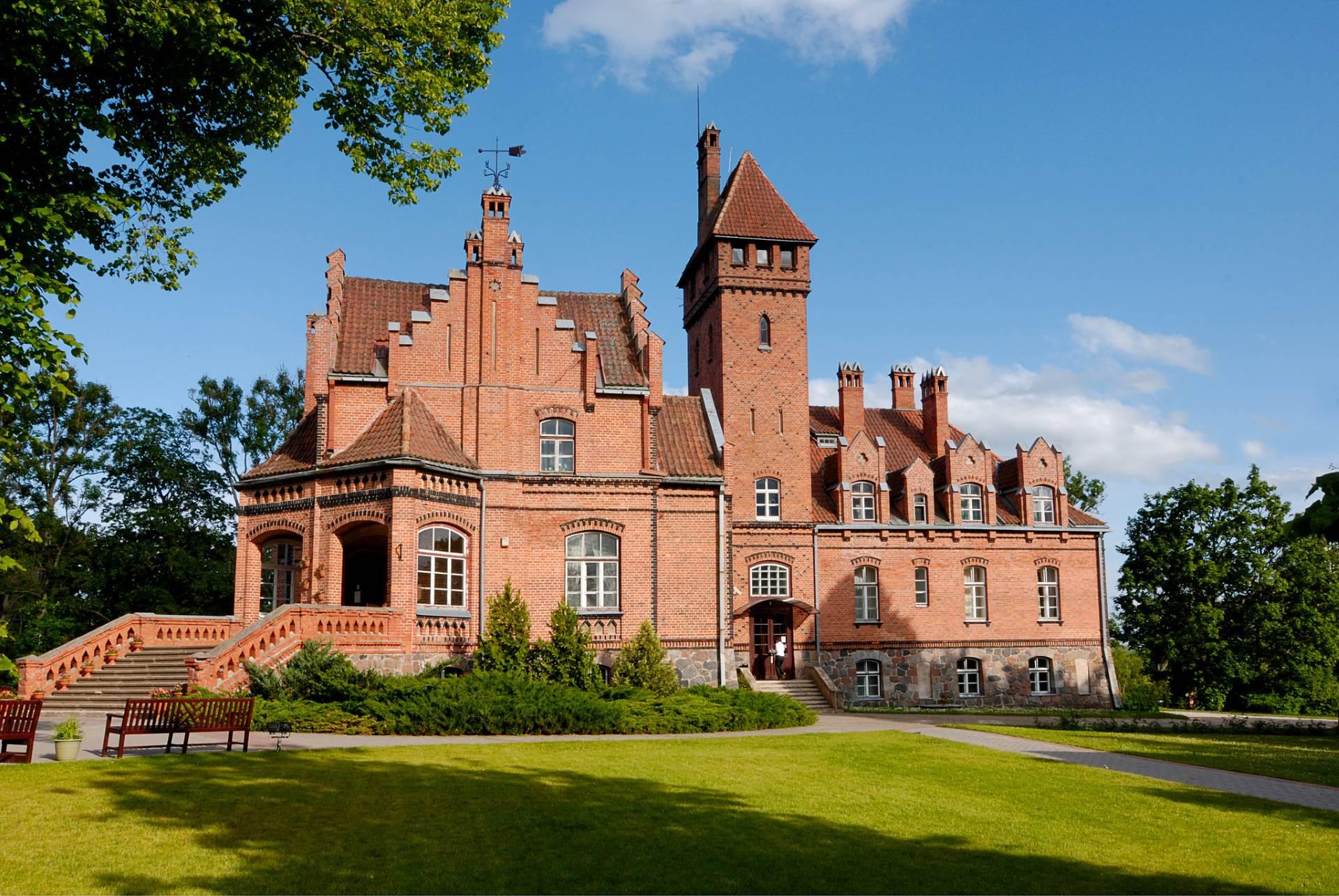jaunmoku-pils-latvia-travel_0.jpg
