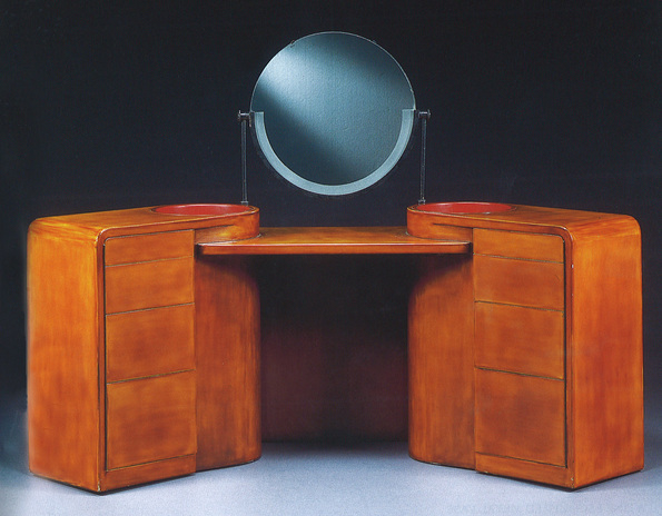 Jean_Dunand-Coiffeuse_en_bois_laque.jpg
